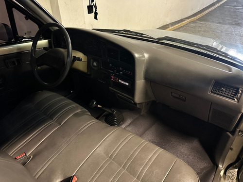 Toyota Hilux Estacas 4x2