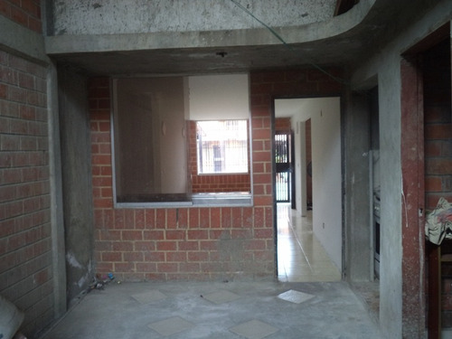 Imagen 4 de 16 de Town Houses En El Conj. Res Nueva Casarapa La Laguna Parte Baja , Guarenas