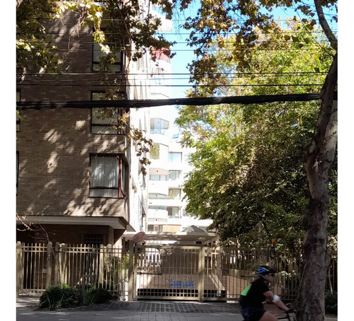 Se Arrienda Estacionamiento Avda. R. Lyon 1351. Providencia