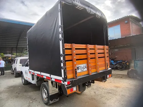 Nissan D22 Frontier 4x2 Gasolina Estacas
