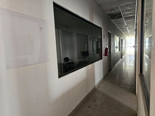 Local Comercial Acondicionado Para Escuela O Consultorios En Garza Sada