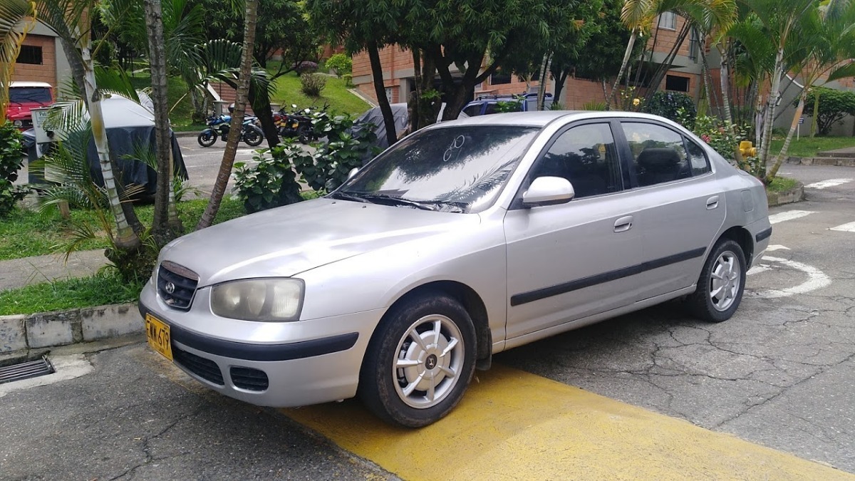 Hyundai Elantra 2.0 Gls Xd 5 p TuCarro