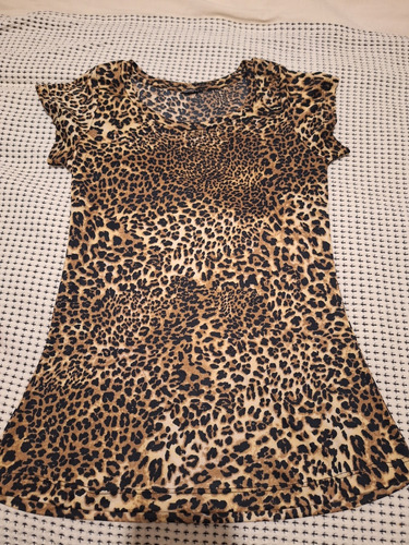 Remera Animal Print, Talle Small Amplio. Seda Fría 