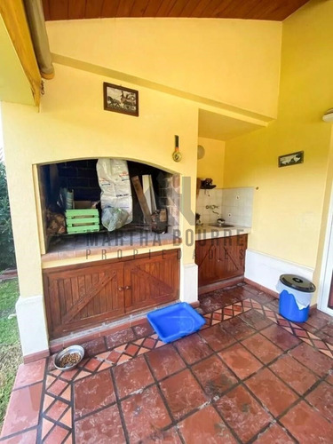 Casa En Venta En Los Jazmines, Pilar Del Este, Pilar