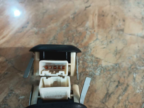 Imagen 4 de 5 de Comando Traseros De Yaris Toyota