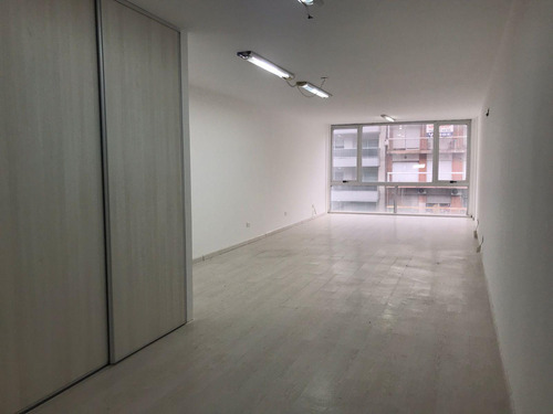 Oficina De 70m2- Moderna En La Zona De Flores- A Metros De Av. Rivadavia, Avellaneda Subte A
