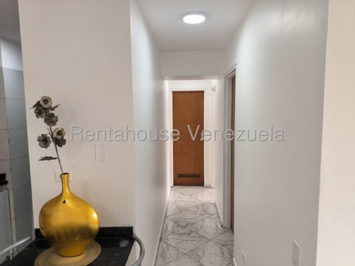 Venta De Apartamento. Mls 26-463, Ycl.