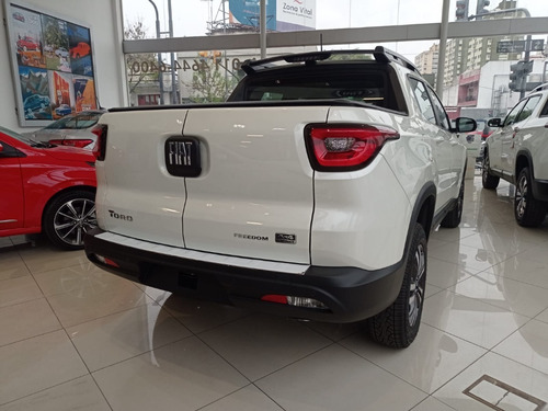 Imagen 8 de 15 de Fiat Toro Freedom 4x4 At9 Diesel R