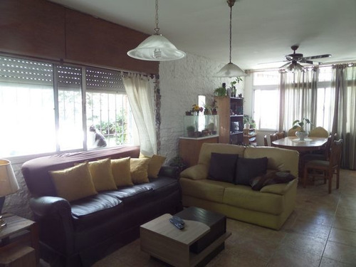 Solido Chalet Mas Apartamento En Excelente Punto