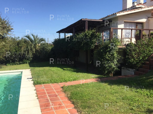 Gran Casa En La Barra De 6 Dormitorios Y Pielta Con Vista Al Mar! Uruguay