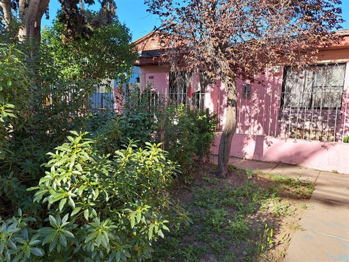 Casa En Venta De 2 Dorm. En Estación Central