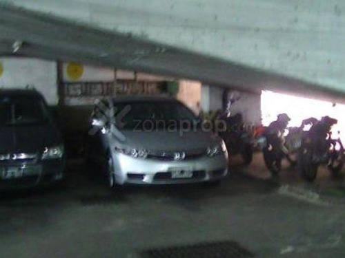 Imagen 1 de 6 de Excelente Cochera En Balvanera. Peron Al 2700. Gran Oportunidad