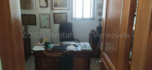 Imagen 2 de 12 de Marol Rentahouse Vende Casa En Altos De Guataparo Valencia 22-12873