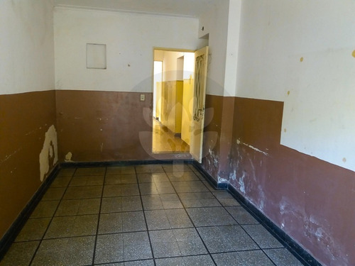 Imagen 4 de 12 de Excelente Oportunidad Venta De Tres Locales Con Casa 3 Dormitorios, Estrategica Ubicacion Frente A La Terminal De Omnibus De La Plata Ubicacion