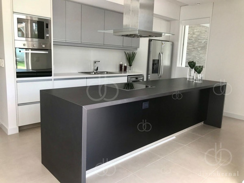 Imagen 6 de 26 de Casa En Mansa,barrio Privado, Punta Del Este, 4 Dormitorios Y Piscina Climatizada.