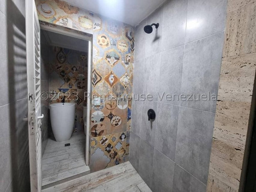 Casa En Venta Extraordinaria Villa A Estrenar Mp Con Hermosa Cocina Concepto Abierto, Pisos De Marmol, Decoración En Escayolad, Iluminacion Led. Colinas De Guataparo Valencia 24-33107