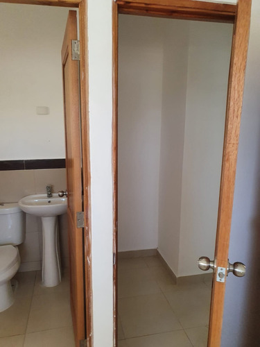 Imagen 9 de 11 de Apartamento En Alquiler En Autopista San Isidro $22,000 Santo Domingo Este Cuarto Piso Con Mantenimiento Incluido.