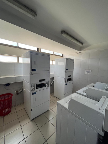 Amplio Dpto. 2 Dormitorios 2 Baños, Precio Excepcional !