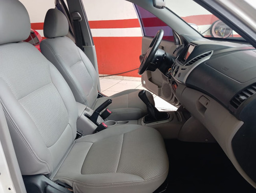 Mitsubishi L200 2.4 Triton Hls Cab. Dupla Flex 4p