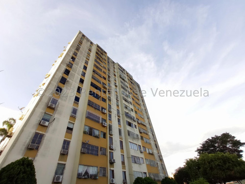 Imagen 6 de 30 de Moderno Y Remodelado Apartamento En Venta Con Conexión A Planta Electrica En El Este De Barquisimeto Lp 245899