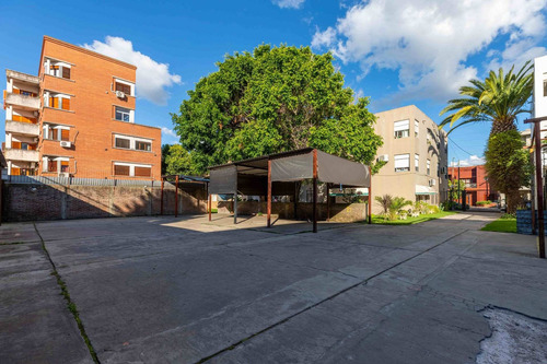 Departamento De 2 Dormitorios En Venta, La Plata