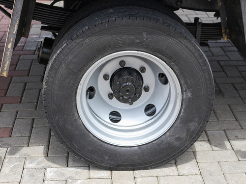 Imagem 14 de 15 de Mercedes Benz 710 4x2 2011 Com Comboio Lubrificante=vw,volvo