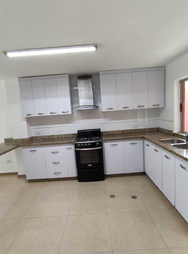 Townhouse En Alquiler El Castaño Fm*