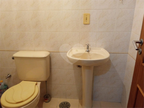 Imagem 18 de 19 de Sala Comercial, 48m², De Frente, Com Ar Condicionado, Na Av. Lima E Silva, Cidade Baixa - Reo409169