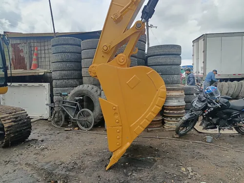 Excavadora Caterpillar 320 D2 Modelo 2014