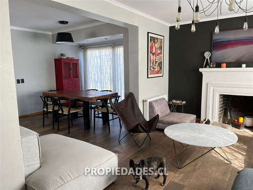 Casa En Venta De 5 Dorm. En Ñuñoa