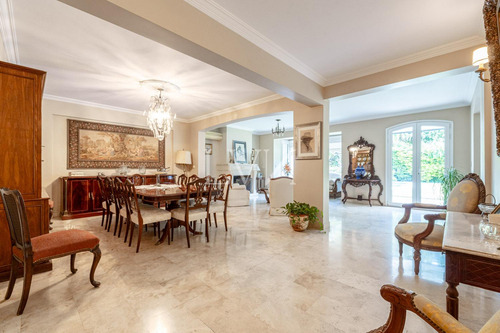 Venta Casa De 8 Ambientes Con Pileta , Jardín Y Parrilla - San Isidro
