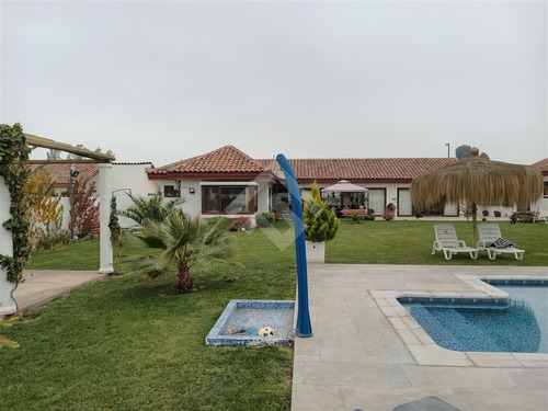 Casa En Venta De 4 Dorm. En Maipú