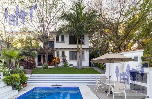 Casa En Venta En El Club De Golf Santa Fe Xochitepec Morelos.