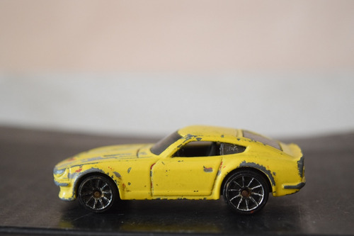 Datsun 240z Amarillo Hot Wheels 1/64 C/caja 