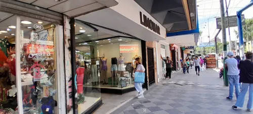 Locales de ropa monte grande hot sale