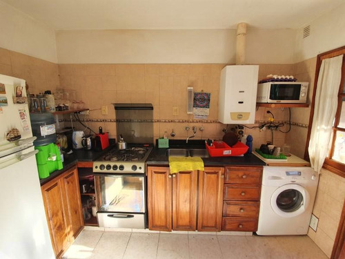 Imagen 4 de 20 de Casa De Tres Dormitorios, Dos Baños, Cochera, Amplio Terreno Y Pileta