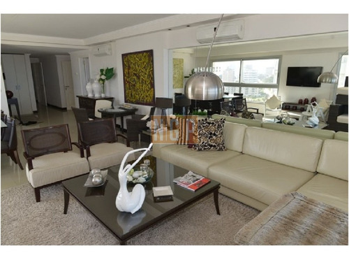 Apartamento En Brava, 3 Dormitorios - Ref: 10113