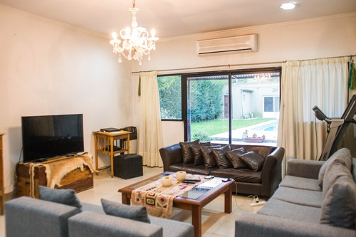 Imagen 4 de 12 de Cañuelas-hermosa Casa Con Pileta En Venta