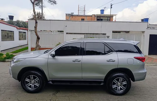 Toyota Fortuner 2.7l Mid