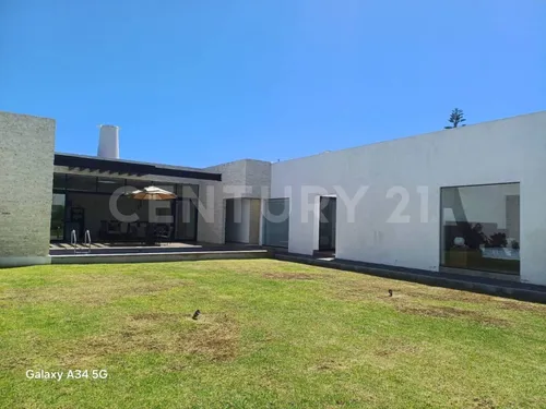 Venta De Casa Nueva, Con Alberca, Amplio Jardín Y 4 Recámaras, Atlixco, Puebla
