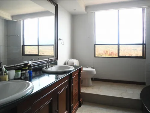 Apartamento Duplex Ubicado En Los Balsos - Poblado