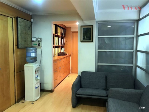 Oficina En Venta De 4 Privados En Santiago