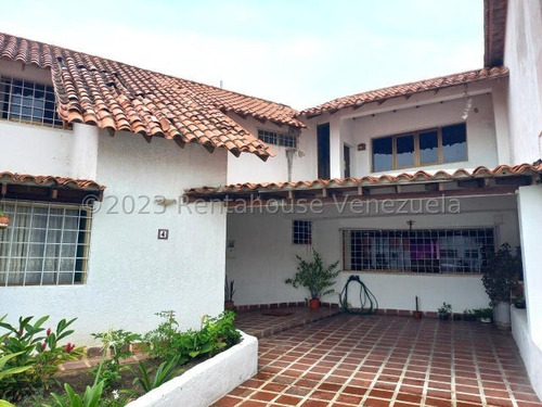 Renta House Vip Group Casas En Venta En Barquisimeto Lara Ubicada En Zona Este Cercano A Principales Comercios De La Ciudad.