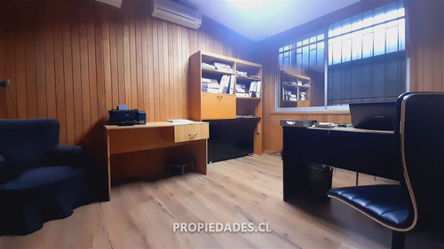 Local Comercial En Venta En Ñuñoa / Emilio Vaisse