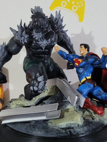 Figura De Acción Diorama Superman Vs Doomsday