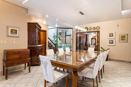 Residencia Exclusiva - Bo. Mcal Lopez - Venta