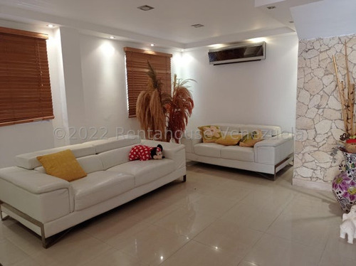 Julio Latouche 23-16997 Townhouse En Venta Mañongo Naguanagua, Hermoso Y Moderno Pozo Y Planta 100%