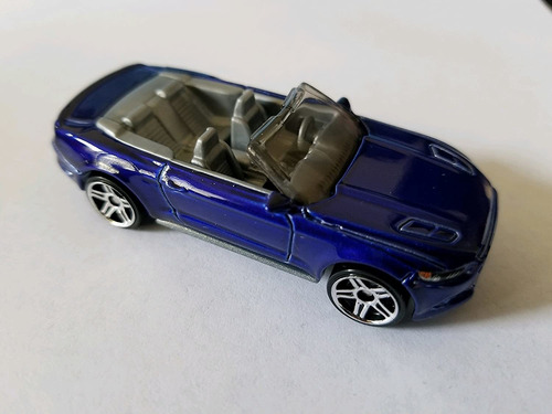 Hot Wheels 2017 Factory Fresh 2015 Ford Mustang Gt Convertib