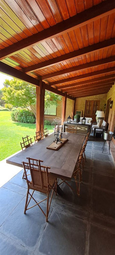 Casa Estilo Ingles En Venta De 7 Dorm. Las Brisas En Colina