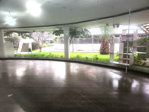 Amplio Local Con Terraza Los Cobres Vitacura